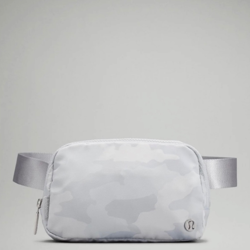 Lululemon Everywhere Belt Bag